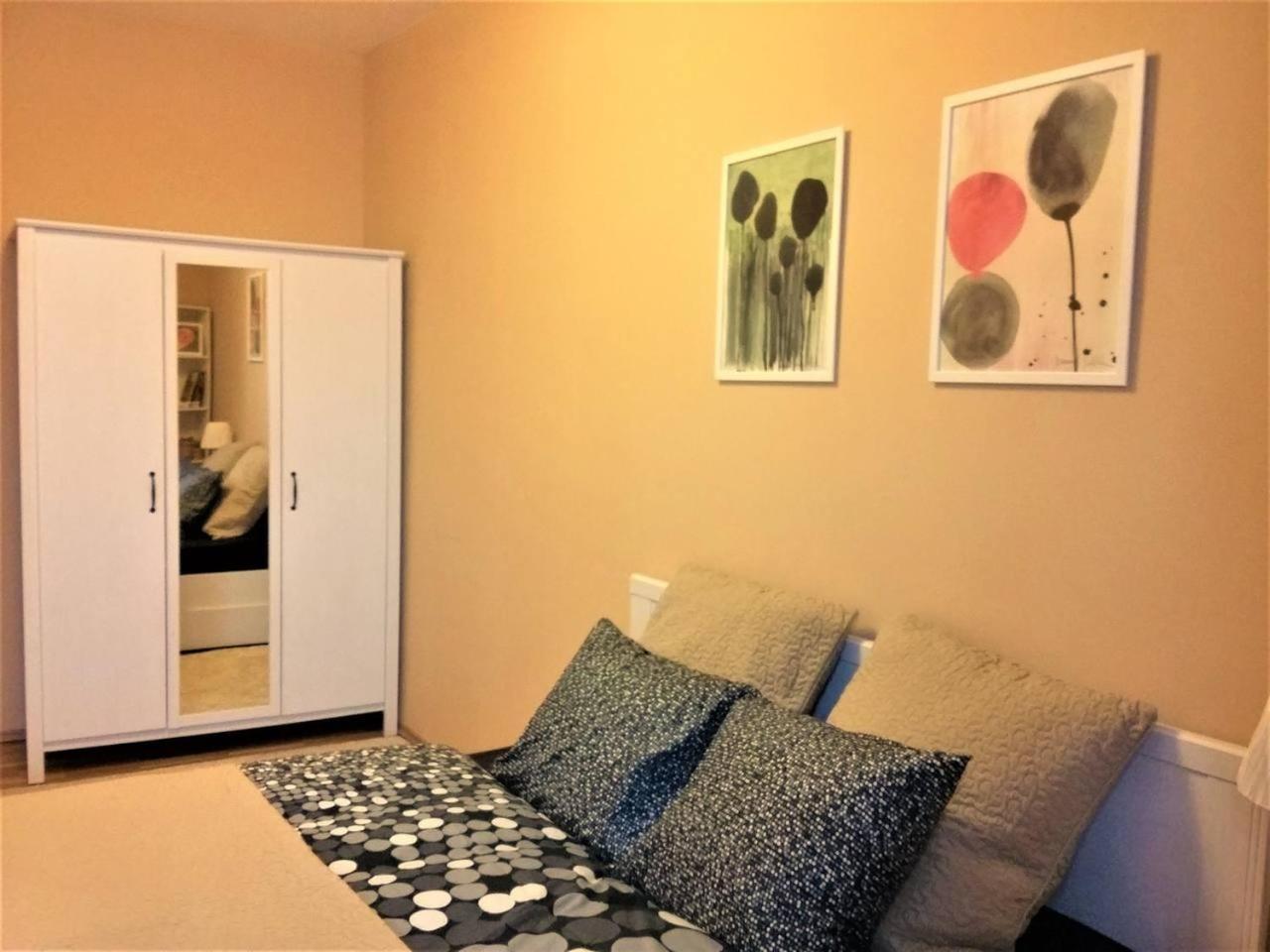 Apartment Vltavska F Prag Exteriör bild